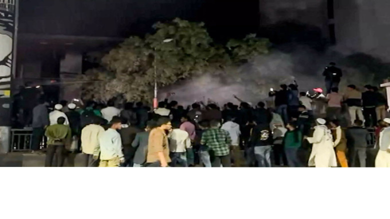 দেশজুড়ে অস্থিরতা, হাদি হত্যার খবরে অগ্নিসংযোগ ও ভাঙচুরে আতঙ্