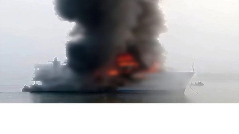 সেন্টমার্টিনগামী ‘দ্য আটলান্টিক ক্রুজ’-এ আগুন, সম্পূর্ণ পুড়ে গেছে জাহাজ...