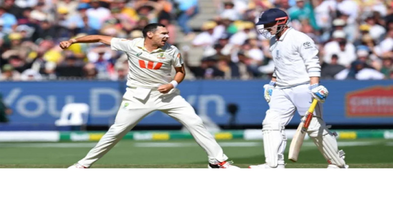 মেলবোর্নে ব্যাটারদের দুঃস্বপ্ন, সুবিধাজনক অবস্থানে অস্ট্রেলি