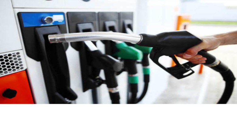 বিশ্ববাজারে জ্বালানি তেলের দাম কমলেও দেশে কেন কমছে না