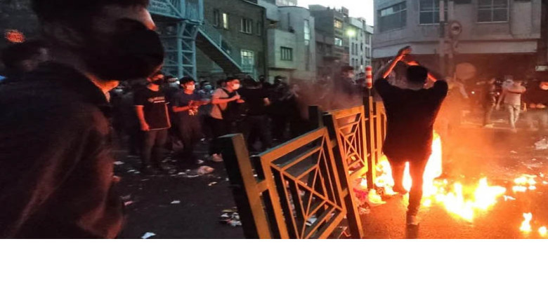 নিরাপত্তা বাহিনীর দমন-পীড়নে উত্তাল ইরান, ইন্টারনেট সীমিত