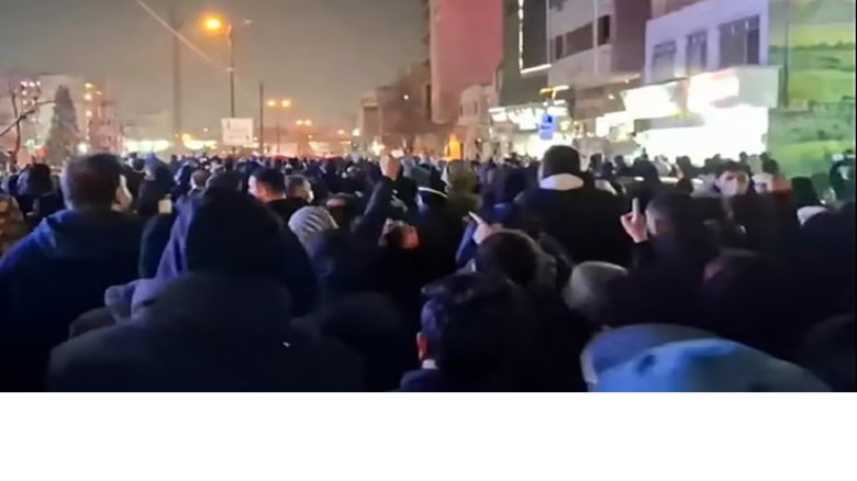 ইরান সরকার কি চলমান বিক্ষোভ সামাল দিতে পারবে?