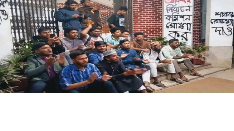 শাকসু নির্বাচন স্থগিত ইস্যুতে মধ্যরাতে শাবিপ্রবিতে বিক্ষোভ