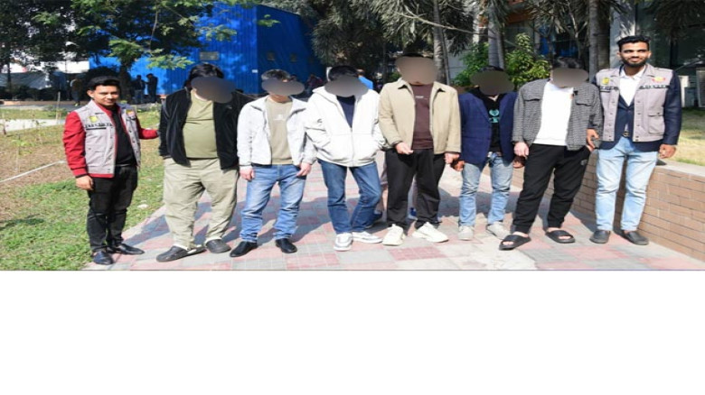 রাজধানীতে চীনা নাগরিকসহ অনলাইন প্রতারক চক্র ধরা, জব্দ ৫১ হাজ