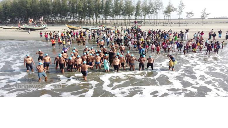 বাংলা চ্যানেল পাড়ি দিতে সাঁতারে নামলেন ২ নারীসহ ৩৫ সাঁতারু