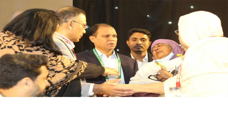 সন্তানের খোঁজে আজও অপেক্ষায় মা, তারেক রহমানকে জড়িয়ে ধরেই কান