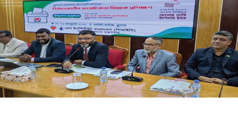 ভুয়া তথ্য সবচেয়ে বড় হুমকি: খুলনায় জেলা প্রশাসক