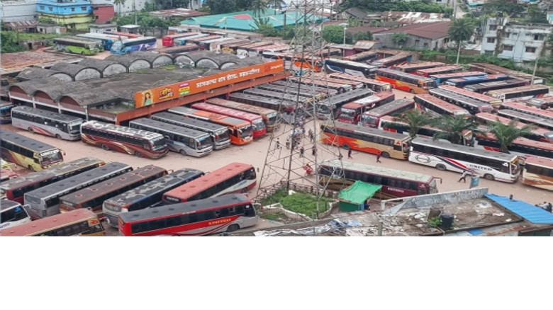 হঠাৎ বাস চলাচল বন্ধ, চরম ভোগান্তিতে যাত্রীরা