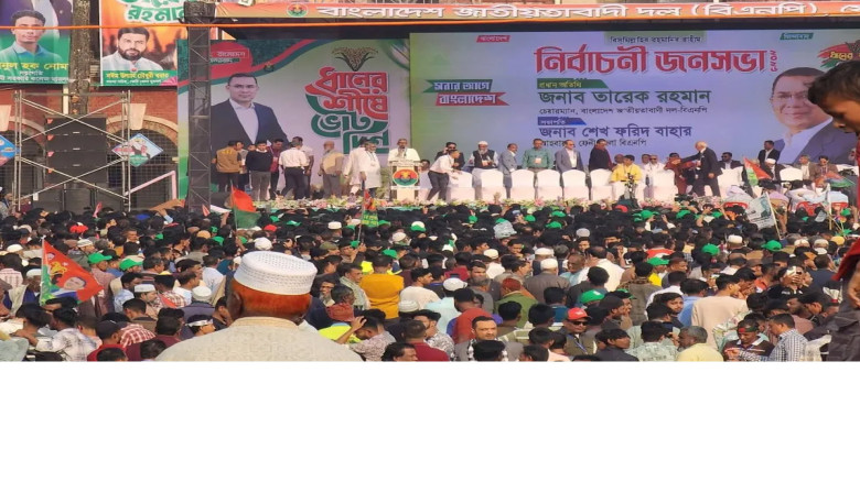 তারেক রহমানকে ঘিরে ফেনীতে মানুষের ঢল