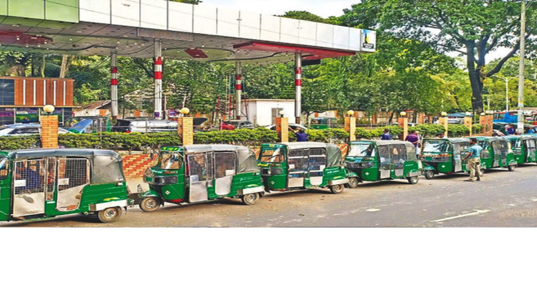 লাইনে ঘণ্টার পর ঘণ্টা, তবু মিলছে না গ্যাস