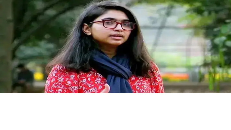 ফুটবল প্রতীকে ভোট চেয়ে বাড়ি বাড়ি প্রচারে তাসনিম জারা