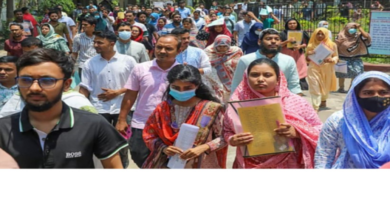 ২ লাখ ৯০ হাজার প্রার্থীর অংশগ্রহণে শেষ ৫০তম বিসিএস প্রিলি...