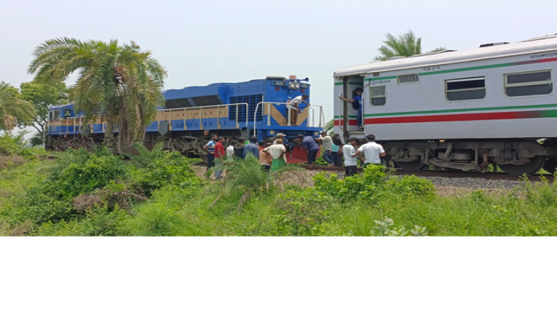 হিলিতে বরেন্দ্র এক্সপ্রেসের বগি বিচ্ছিন্ন, ভোগান্তিতে যাত্রী