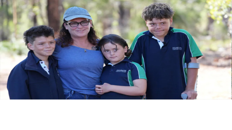 উত্তাল সমুদ্রে ৪ ঘণ্টা সাঁতরে মা ও ভাই-বোনকে বাঁচাল ১৩ বছরের কিশোর...