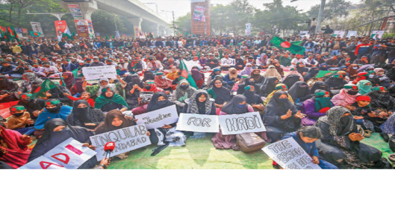 ‘বিচার না হলে রাস্তায় নামবো’— যমুনার সামনে ইনকিলাব মঞ্চের হু