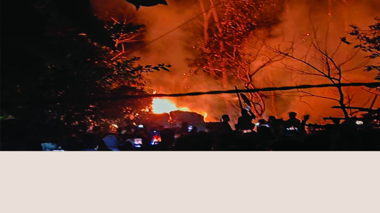 বেতাগীতে আগুনে পুড়ল অবসরপ্রাপ্ত সেনা সদস্যের বসতঘর