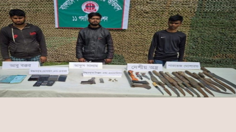 বগুড়ায় নন্দীগ্রামে সেনাবাহিনীর অভিযানে আগ্নেয়াস্ত্র উদ্ধার, 