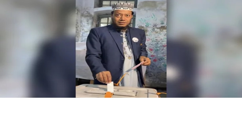 কুষ্টিয়া-৩: ঈদের আনন্দে ভোট প্রদান করলেন মুফতি আমির হামজা