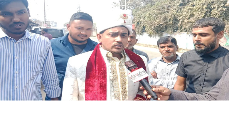 ‘আগে ভোট পরে বিয়ে’—ভোটকেন্দ্রে বরের বার্তা