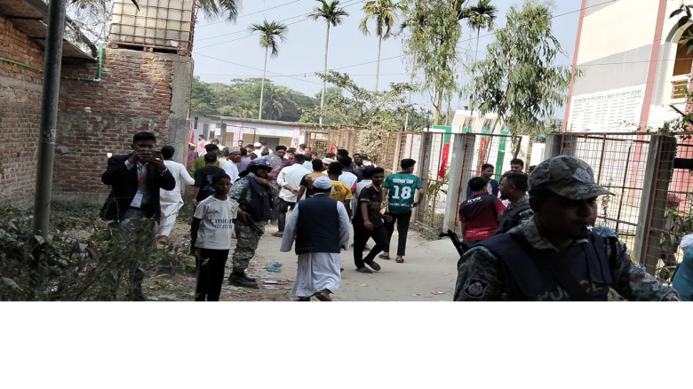 চট্টগ্রাম-১৩ আসনে প্রার্থীর সমর্থকদের মারামারি