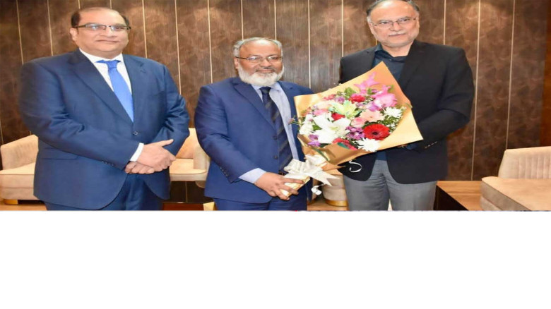 ঢাকায় পৌঁছালেন পাকিস্তানের পরিকল্পনা ও উন্নয়ন মন্ত্রী