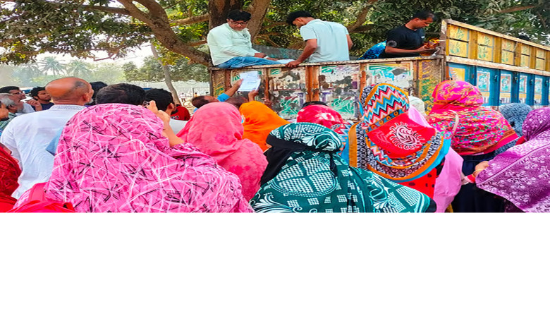 টিসিবির পণ্যে কমদামে মানুষের চাহিদা উপচে পড়া