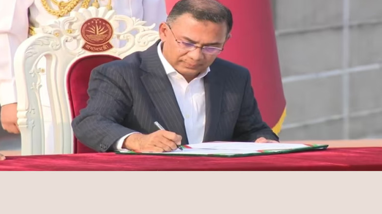 প্রশাসনে গতি আনতে শনিবারও অফিস করার সিদ্ধান্ত নিয়েছেন প্রধান