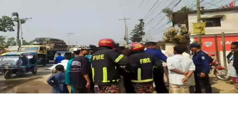 দিনাজপুর-গোবিন্দগঞ্জ সড়কে ট্রাকচাপায় প্রাণ গেল দুই যুবকের