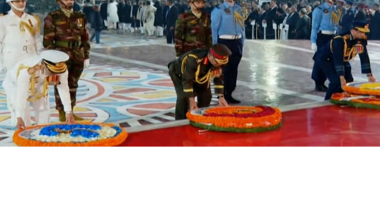 ভাষা শহীদদের প্রতি তিন বাহিনী প্রধানদের শ্রদ্ধা নিবেদন