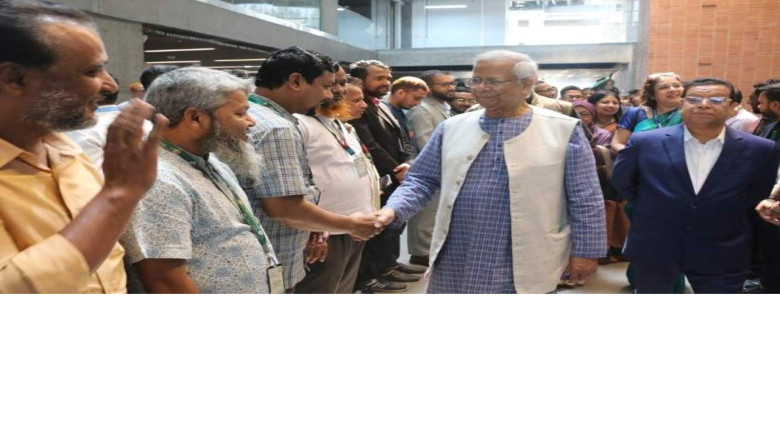 ১৮ মাস পর পুরনো কর্মস্থলে প্রত্যাবর্তন ড. মুহাম্মদ ইউনূসের
