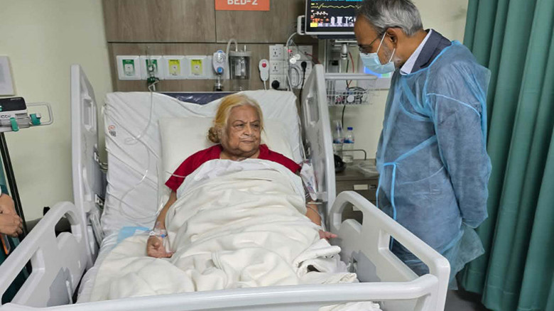 হাসপাতালে সেলিমা রহমানকে দেখতে গেলেন ডা. রফিকুল ইসলাম