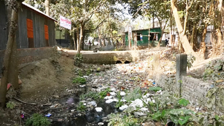 কর দিলেও নাগরিক সেবা পাচ্ছে না শৈলকুপা পৌরসভার বাসিন্দারা