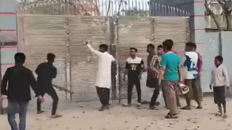 বড়াইগ্রামে কলেজ ছাত্রের আত্মহত্যা, মহাসড়ক অবরোধ ও কলেজ ভাঙচু