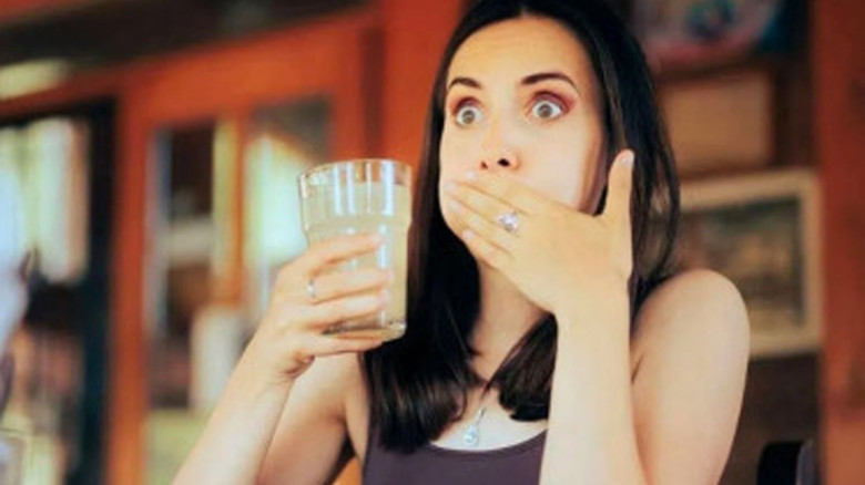 হেঁচকি থামাতে পানির বিকল্প কার্যকর কৌশল