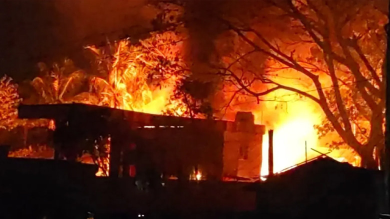 কক্সবাজারে গ্যাস পাম্পে ভয়াবহ অগ্নিকাণ্ড, ১০ দগ্ধ