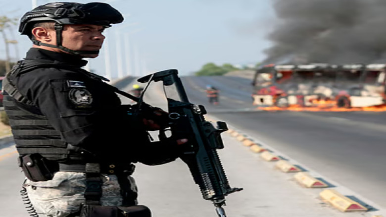 মাদক গোষ্ঠীর দ্বন্দ্বে ‘যুদ্ধক্ষেত্র’ মেক্সিকো, সড়কে–ভবনে মি