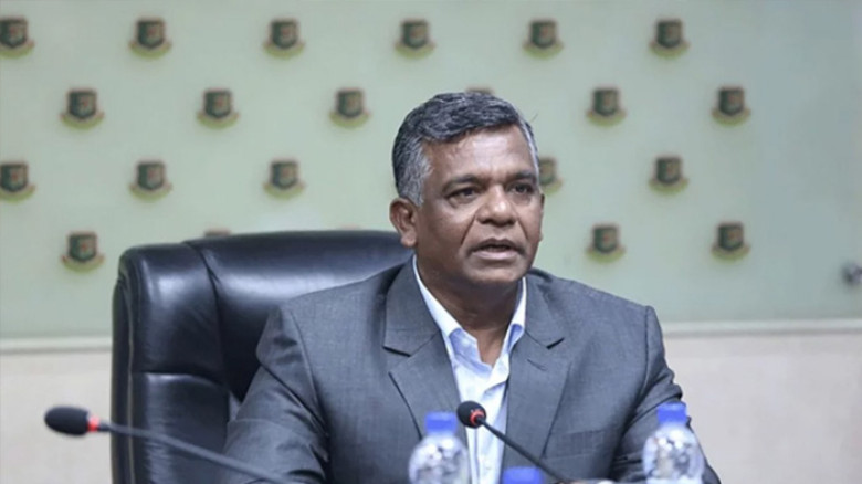 ঈদের পর দেশে ফেরার পথে বিসিবি সভাপতি আমিনুল ইসলাম