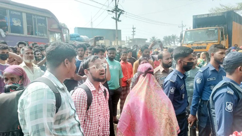 রূপগঞ্জে শ্রমিক বিক্ষোভে স্থবির ঢাকা-সিলেট সড়ক