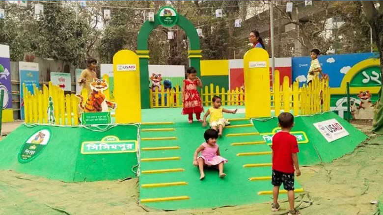 সিসিমপুর না থাকলেও শিশুদের আনন্দে ভরপুর বইমেলা