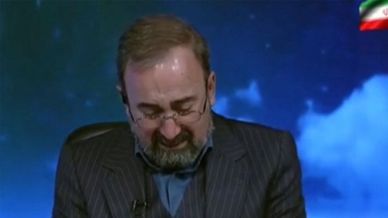 খামেনির মৃত্যুতে লাইভ সম্প্রচারে কাঁদলেন সংবাদ পাঠক