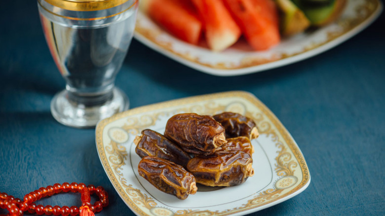 আজান দেরি হলে ইফতার কি বৈধ?