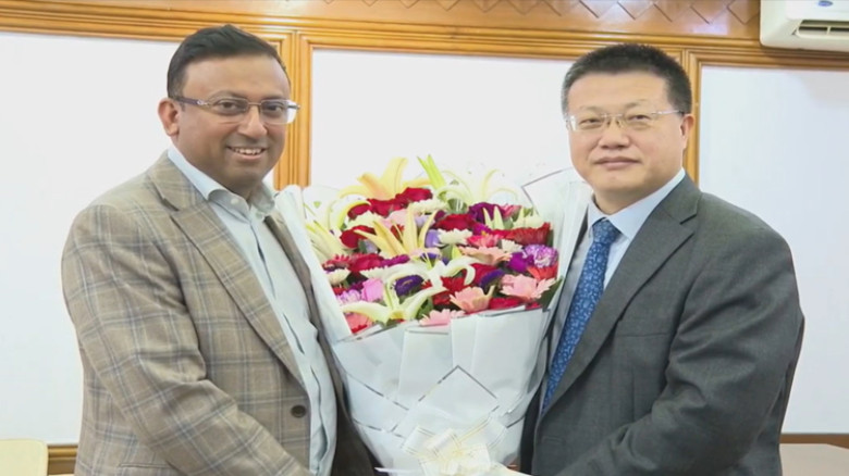 হুমায়ুন কবিরের সঙ্গে ঢাকায় চীনা রাষ্ট্রদূত ইয়াও ওয়েনের সাক্