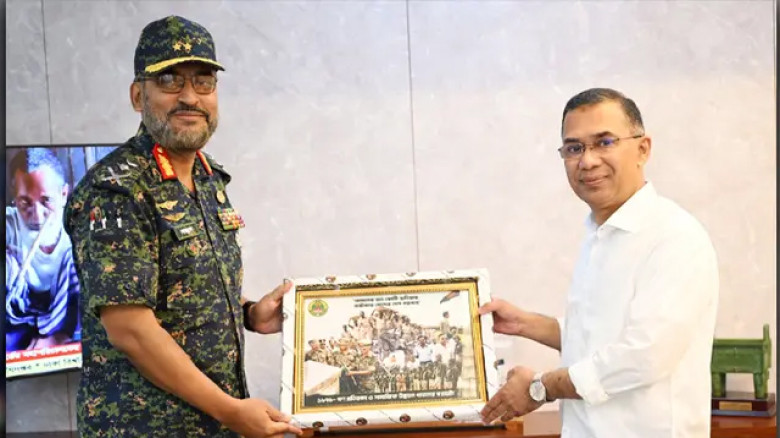 প্রধানমন্ত্রীর সঙ্গে আনসার ও ভিডিপি মহাপরিচালকের সাক্ষাৎ