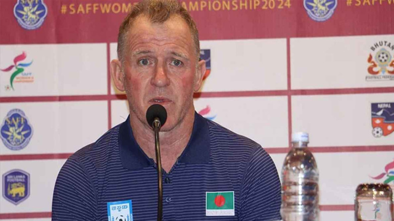 কিরণের সমালোচনায় বাফুফের নারীদের কোচ বাটলারের কড়া জবাব