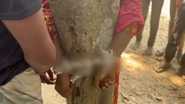 পাবনার ঈশ্বরদীতে যুবদম্পতিকে গাছে বেঁধে নির্যাতনের ভিডিও ভাই