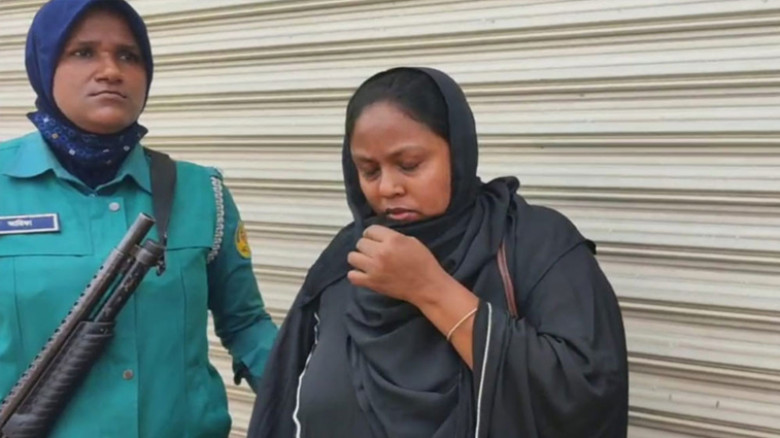 খুলনা নগরীতে বিদেশি পিস্তলসহ নারী ধরা পড়ল