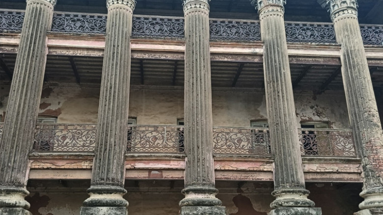 মানিকগঞ্জের বালিয়াটি জমিদার বাড়ি হারাচ্ছে জৌলুস