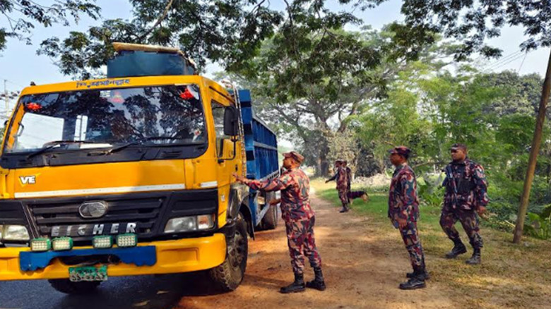 বাংলাবান্ধা স্থলবন্দরে তেল পাচার ঠেকাতে বিজিবির কড়া নজরদারি