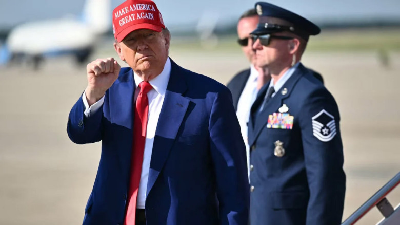 ইরানের নৌ, বিমান ও ক্ষেপণাস্ত্র সক্ষমতা ধ্বংসের দাবি ট্রাম্প