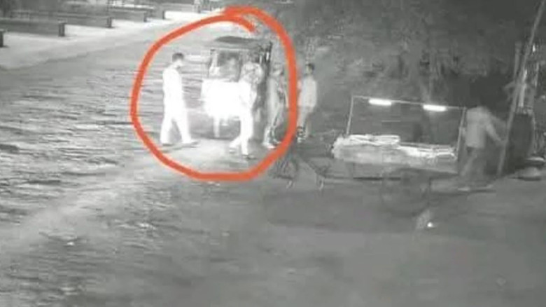 টঙ্গীতে রিয়েল এস্টেট মালিকের অফিসের সামনে গুলি ও ককটেল বিস্ফোরণ...